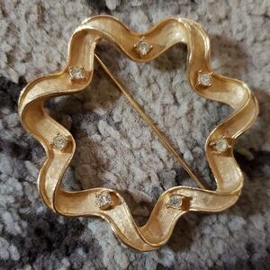 Vintage Sarah Coventry Elegant Gold Brooch with Crystal Accents Signed